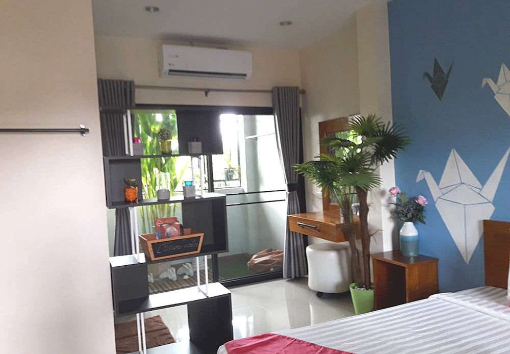 Warintorn Court Classic Suite 2