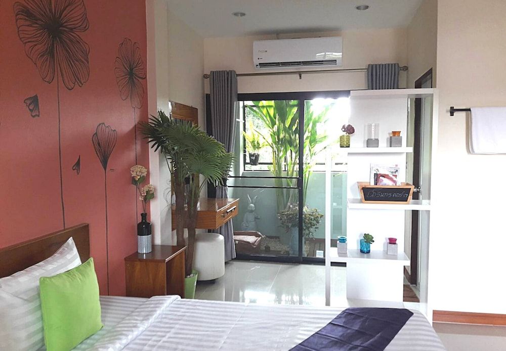 Warintorn Court Classic Suite 8