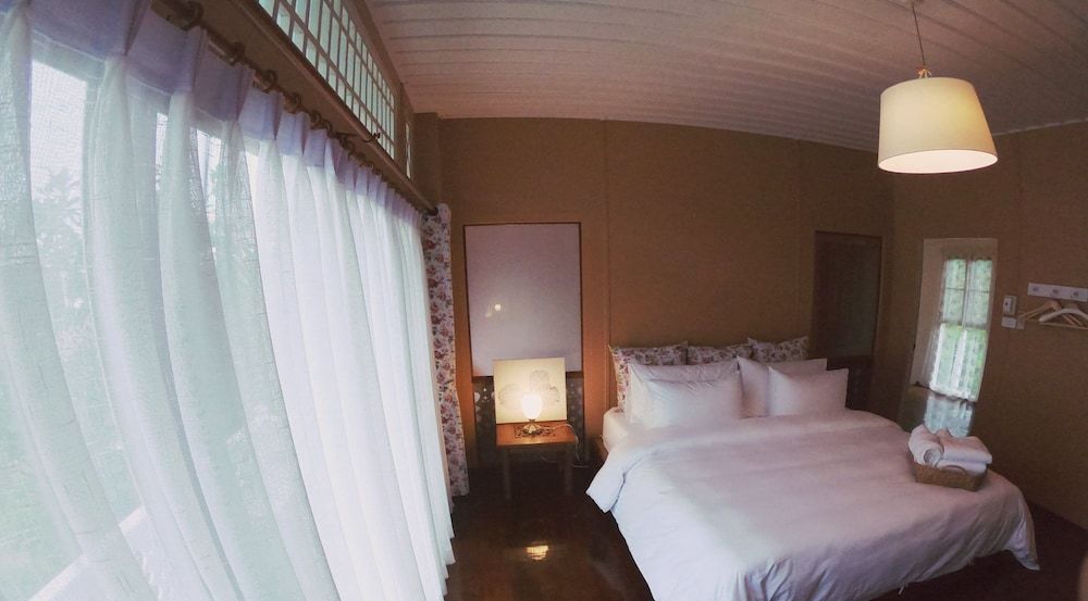 undefined The White Houses 10