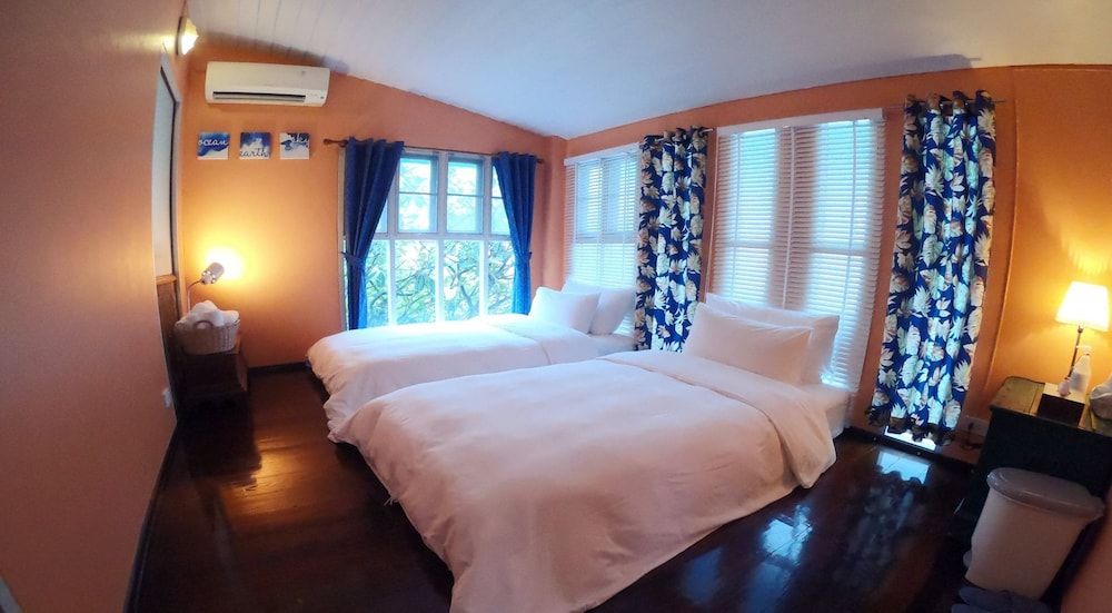 undefined The White Houses 4