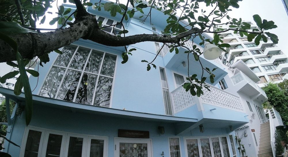 undefined The White Houses 3