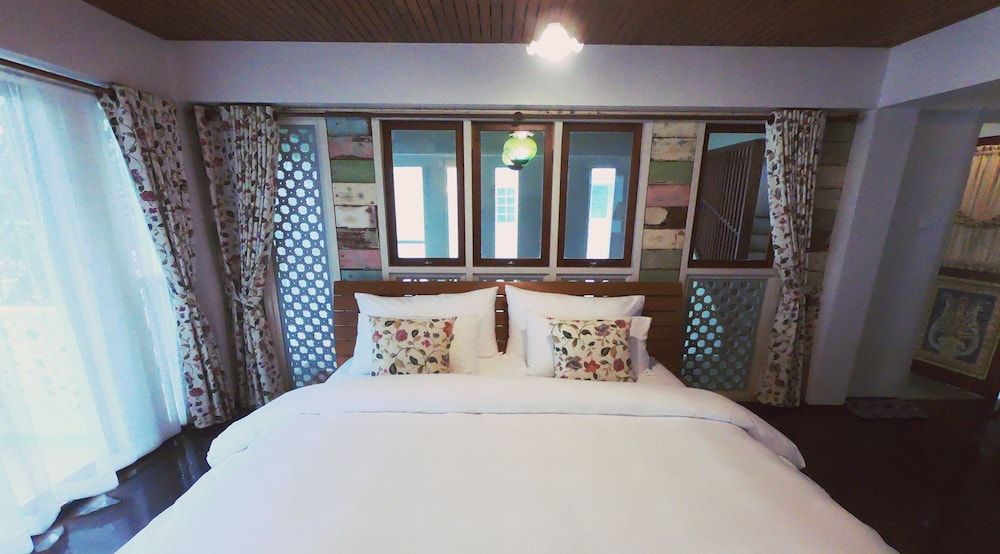 undefined The White Houses 9