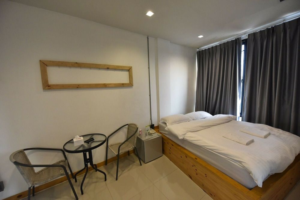 undefined A.M.Place 6