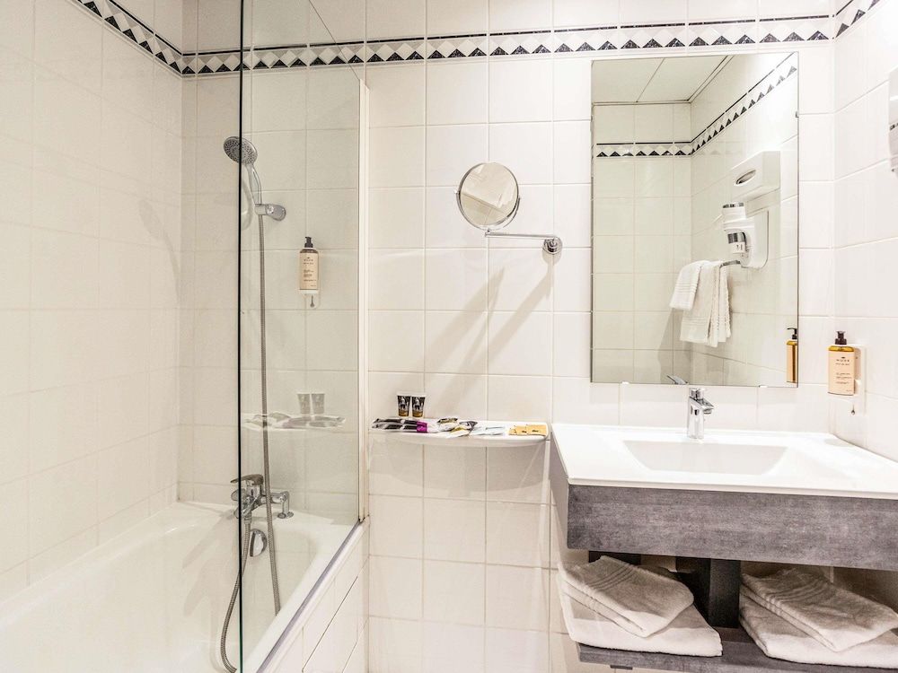 Mercure Lourdes Imperial Triple Room, 3 Twin Beds 8