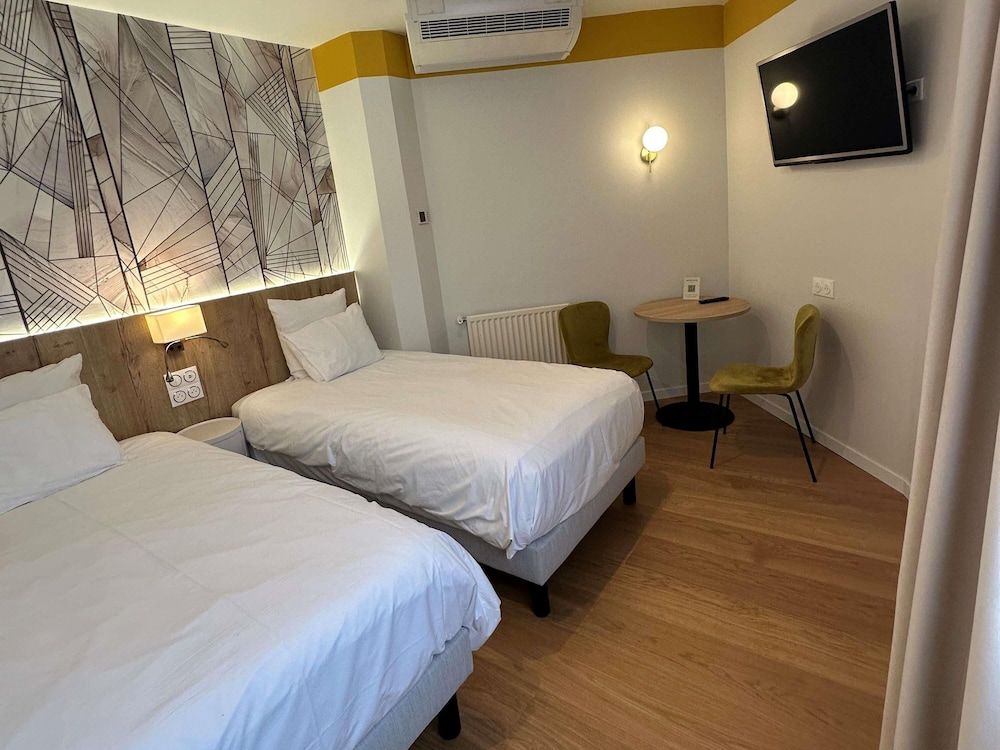 Mercure Lourdes Imperial Standard Room, Multiple Beds 3