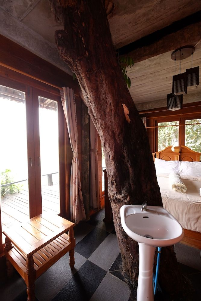 P&P Coffee & Resort Mae Sariang Superior Double Room with River View 14