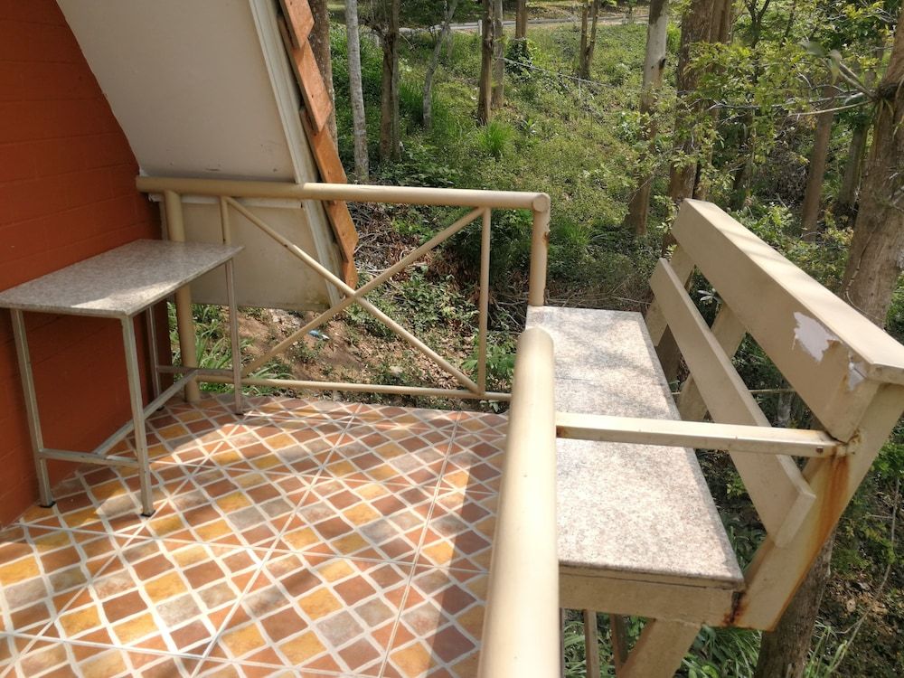 Phupreugsa Resort Triple Room 3