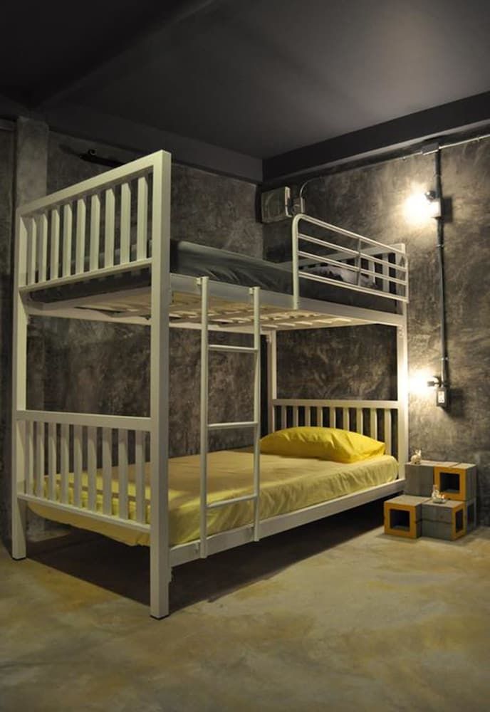 The Nexchange Bangkok Hostel 3-Bed Mixed Dormitory with Shared Bathroom 2