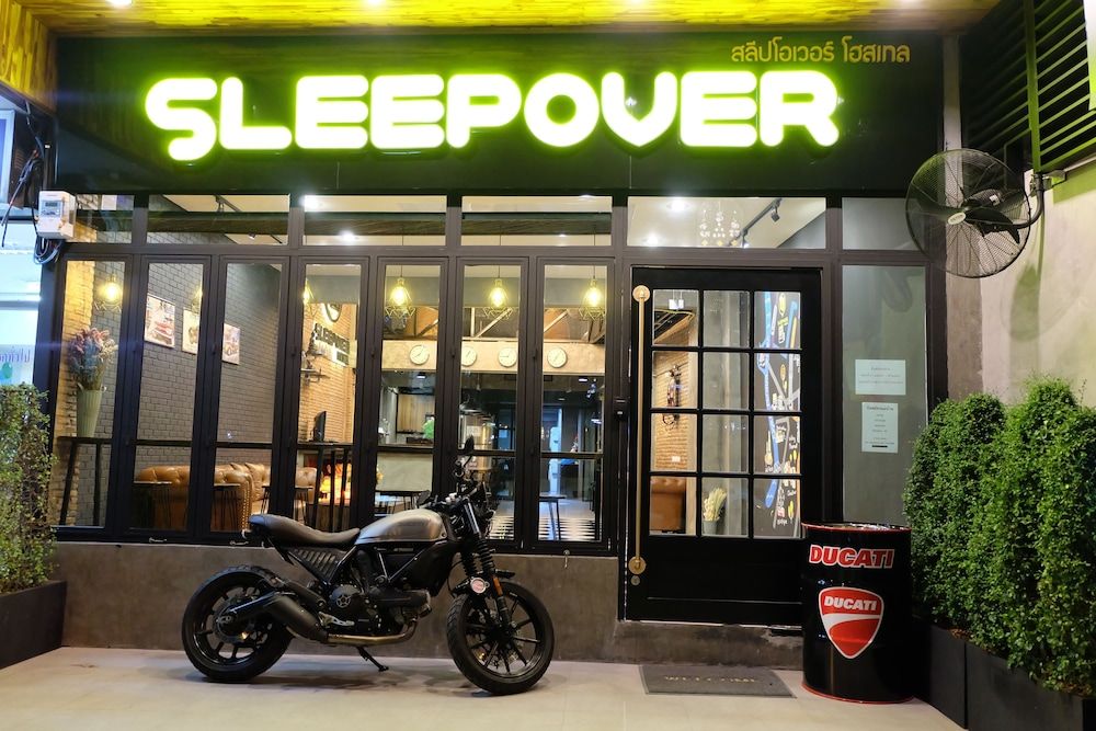 undefined Sleepover Hostel Bangkok 3