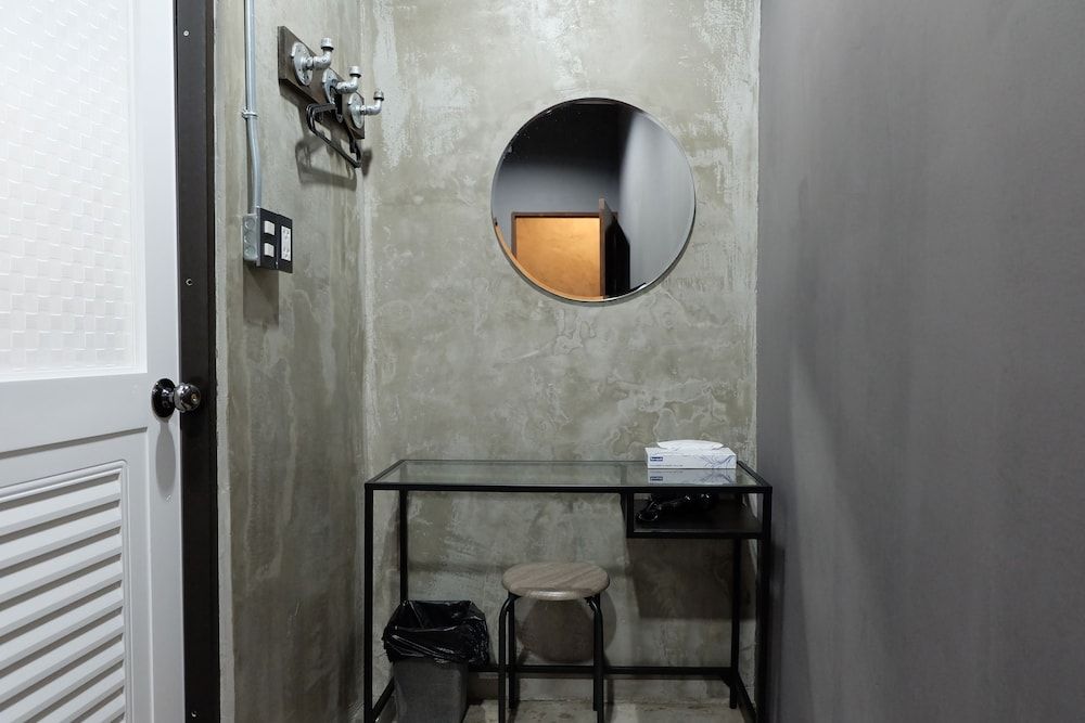 Sleepover Hostel Bangkok Standard Double Room 3