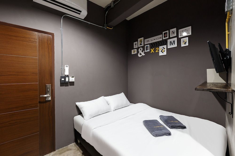 Sleepover Hostel Bangkok Standard Double Room 2