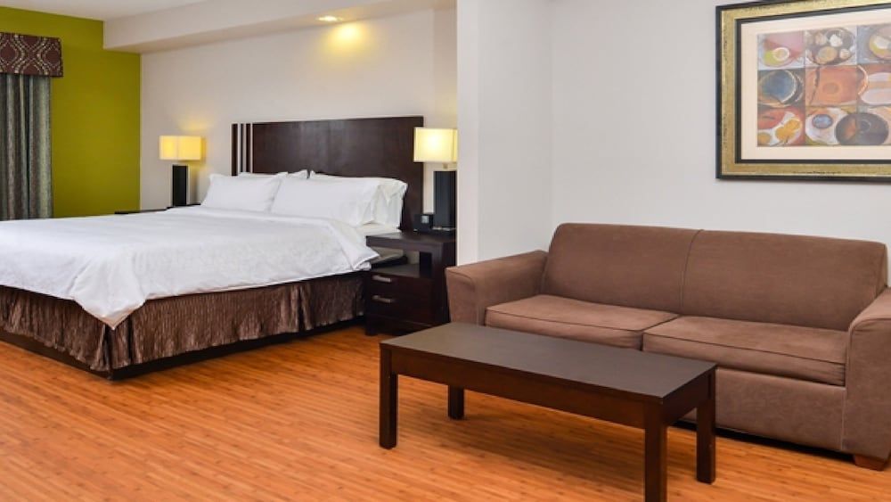 Suite, 1 King Bed with Sofa bed (Wet Bar)