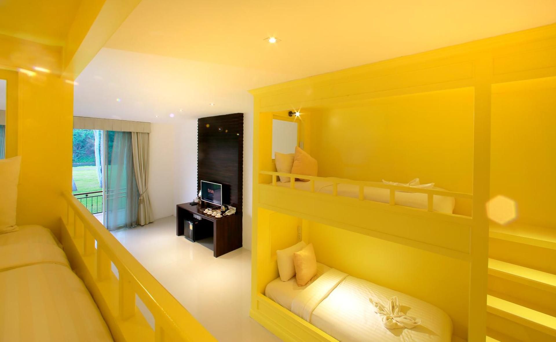 8-Bed Mixed Dormitory Room
