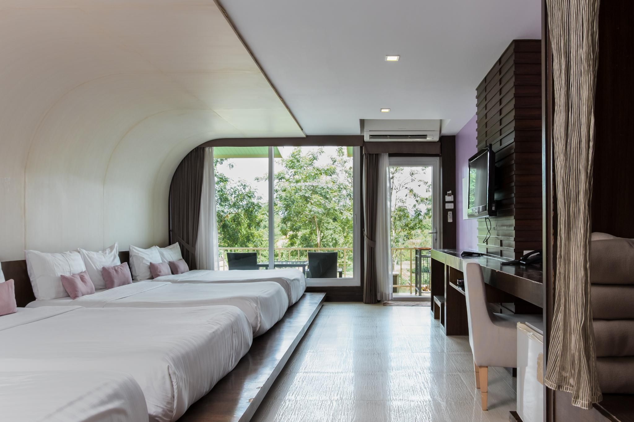 4 Queen Beds Non-Smoking