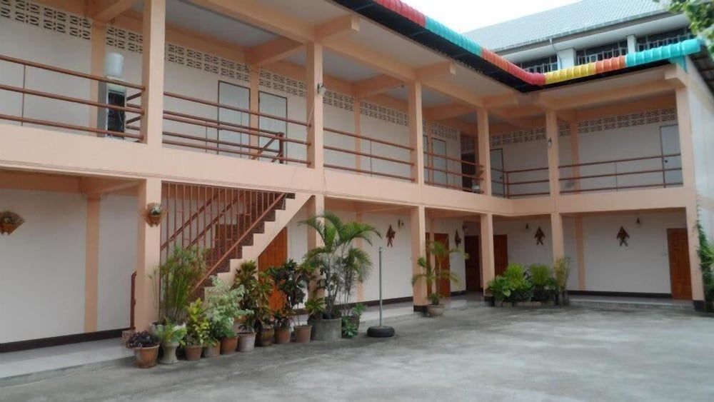 Puangchompoo Place