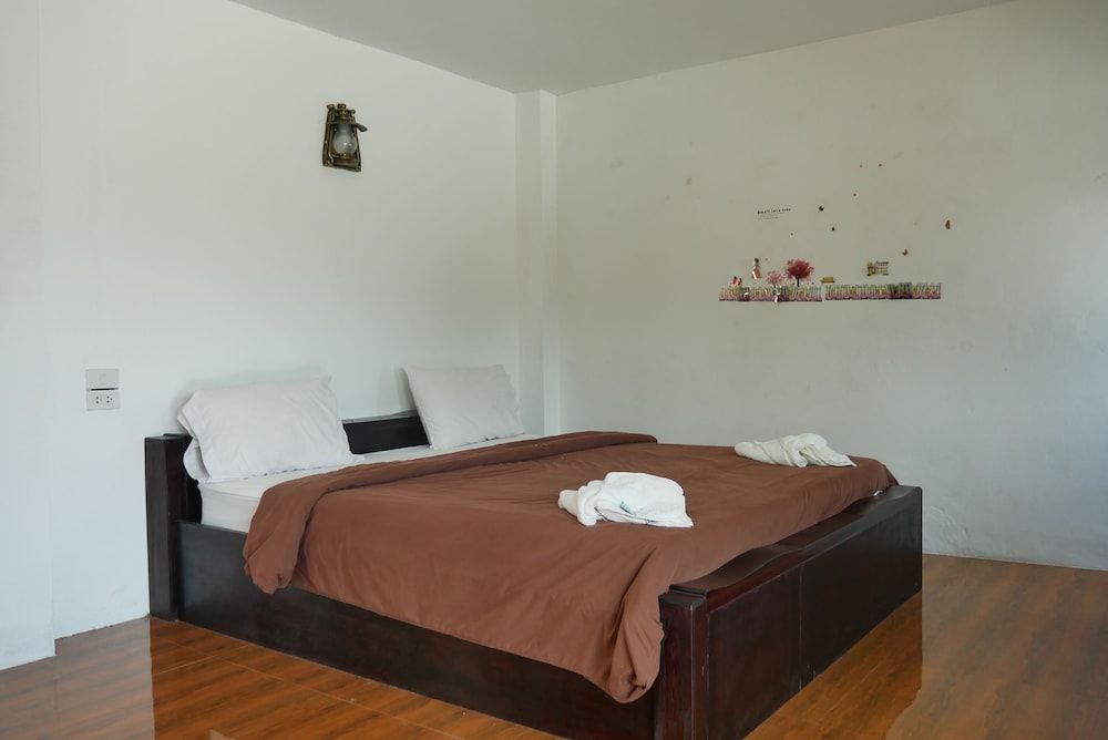 Aiyara Garden Resort Waterfall Bungalow