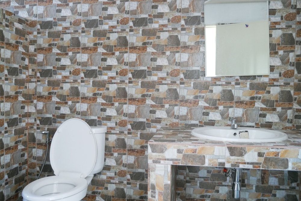 Aiyara Garden Resort Waterfall Bungalow 2