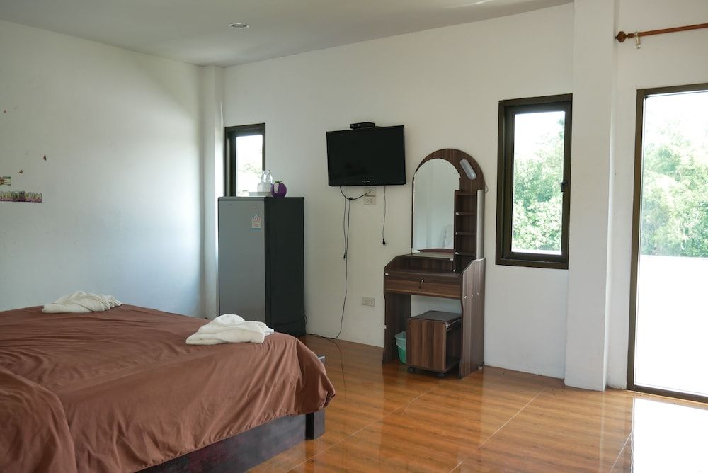 Aiyara Garden Resort Waterfall Bungalow 4