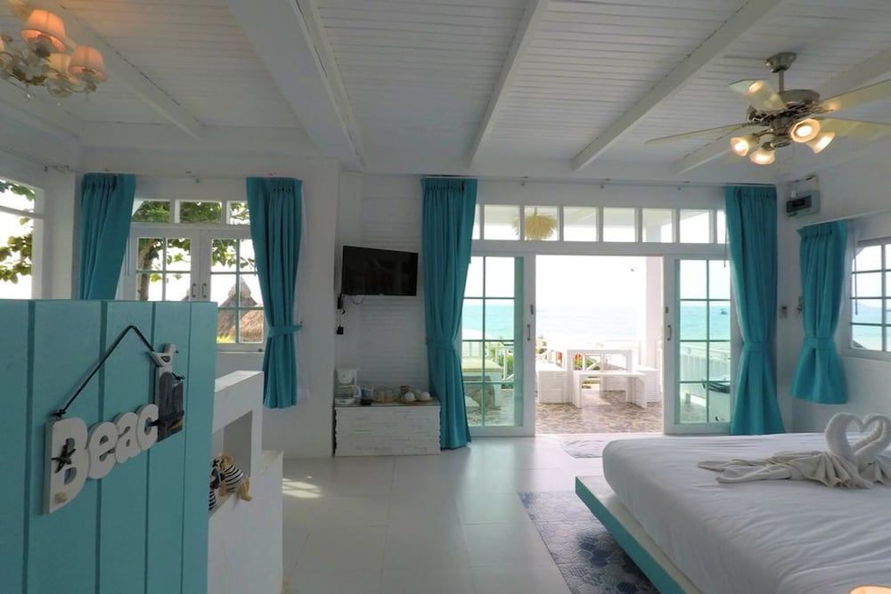 DD Hut Koh Tao Triple Room with Sea View 3