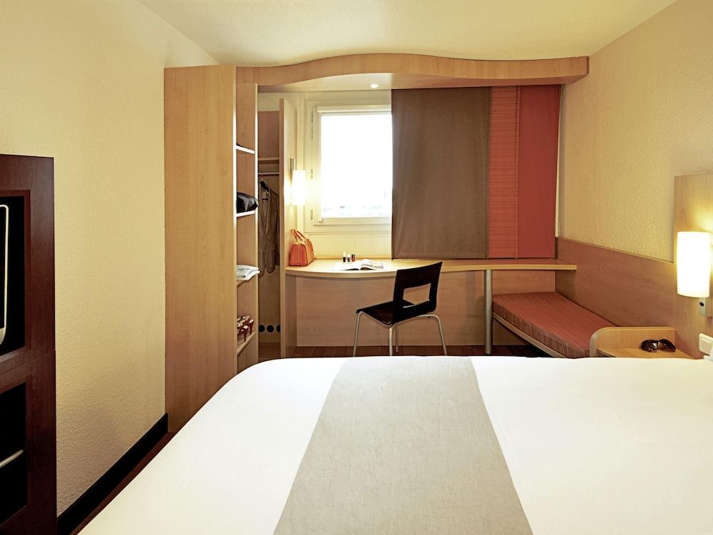 ibis Köln Airport Double Room, 1 Double Bed (New Sleep Easy Concept) 10