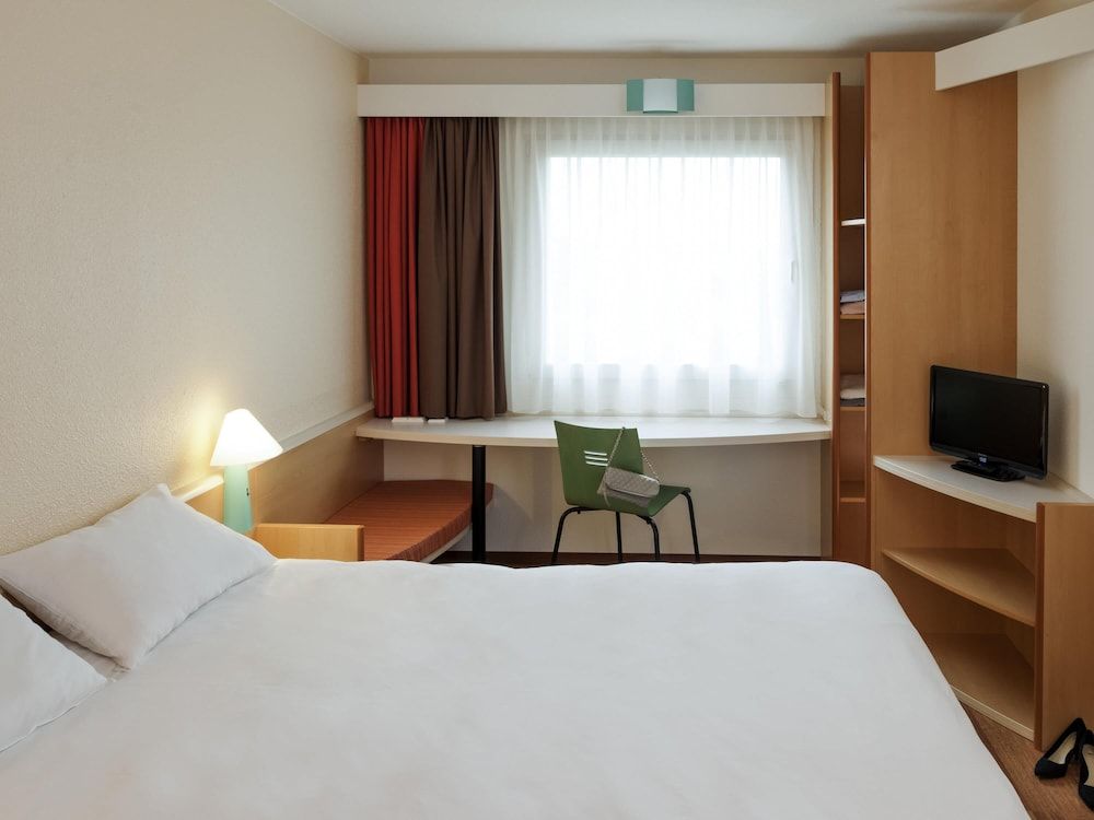ibis Köln Airport Double Room, 1 Double Bed (New Sleep Easy Concept) 5
