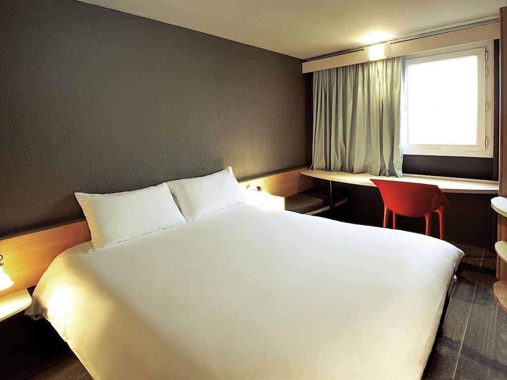 ibis Köln Airport Double Room, 1 Double Bed (New Sleep Easy Concept) 3