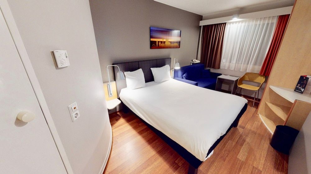 ibis Köln Airport Double Room, 1 Double Bed (New Sleep Easy Concept) 4