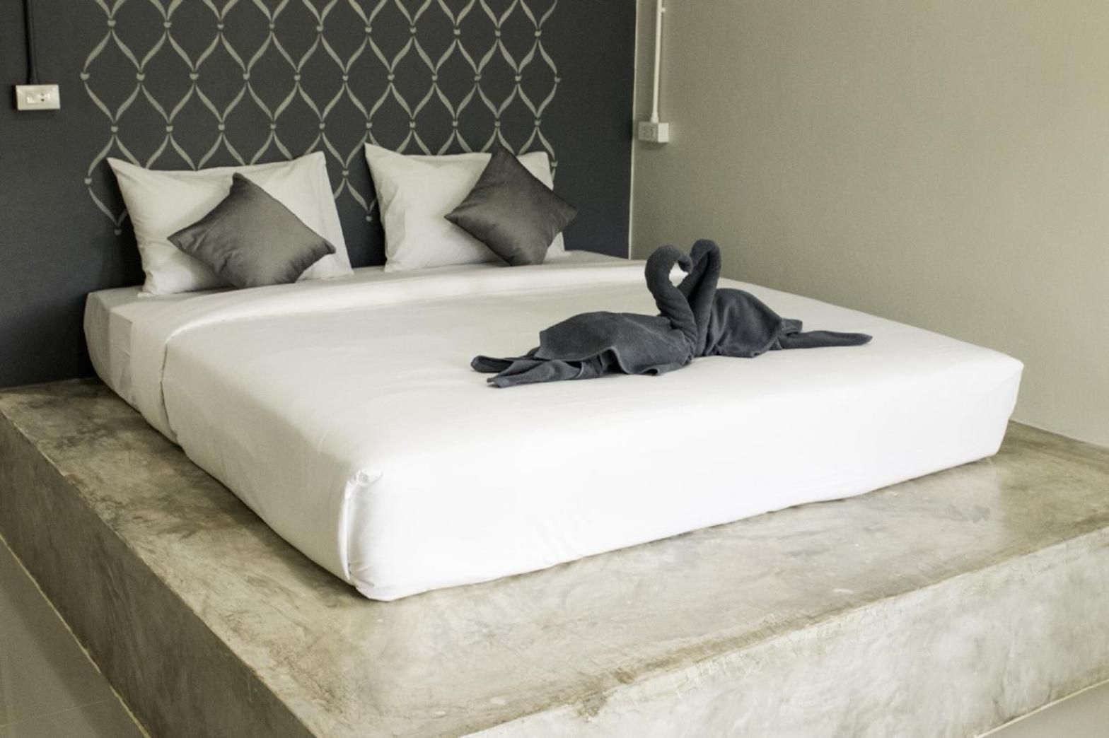 Phuket Nonnita Boutique Resort Deluxe King Room 9