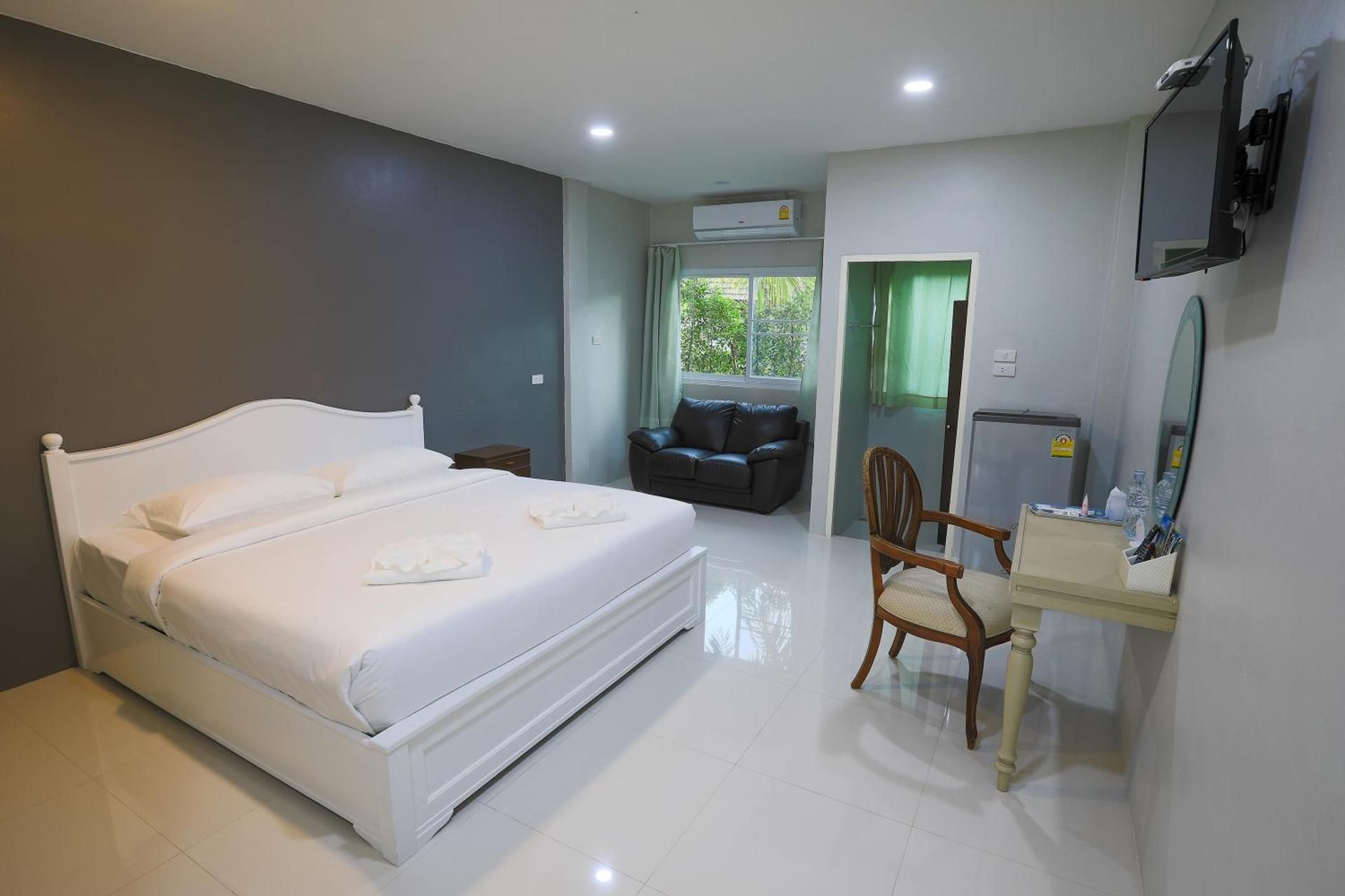 Phuket Nonnita Boutique Resort Deluxe King Room 7