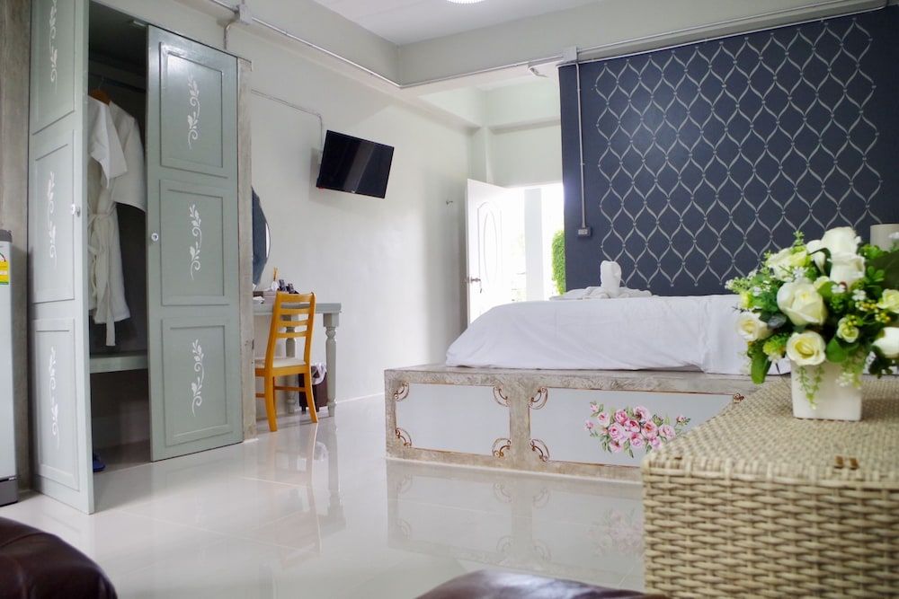 Phuket Nonnita Boutique Resort Deluxe King Room 15