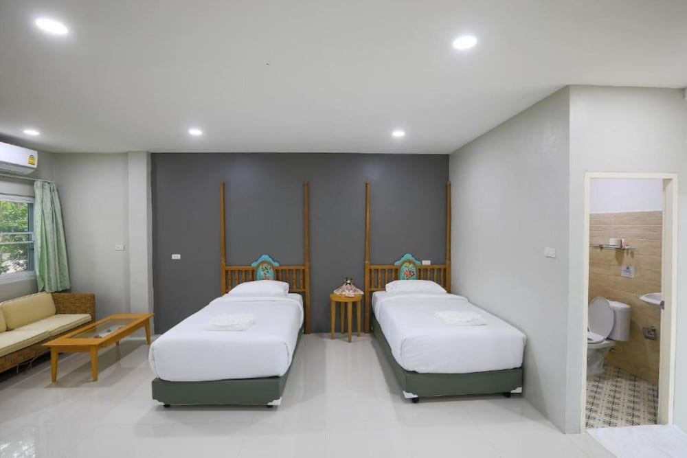 Phuket Nonnita Boutique Resort Deluxe Quadruple Room 2