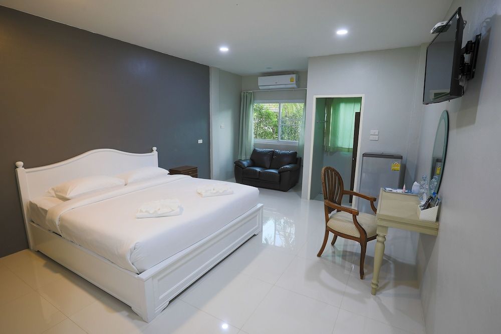 Phuket Nonnita Boutique Resort Deluxe King Room 3