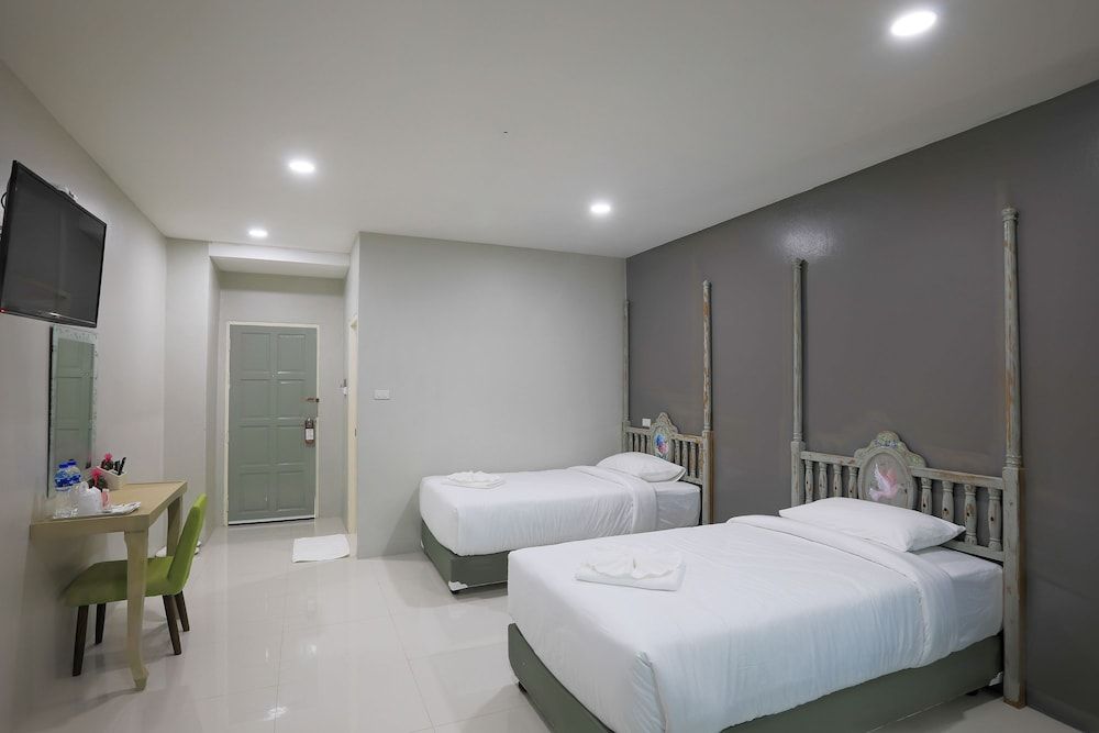 Phuket Nonnita Boutique Resort Deluxe King Room 4