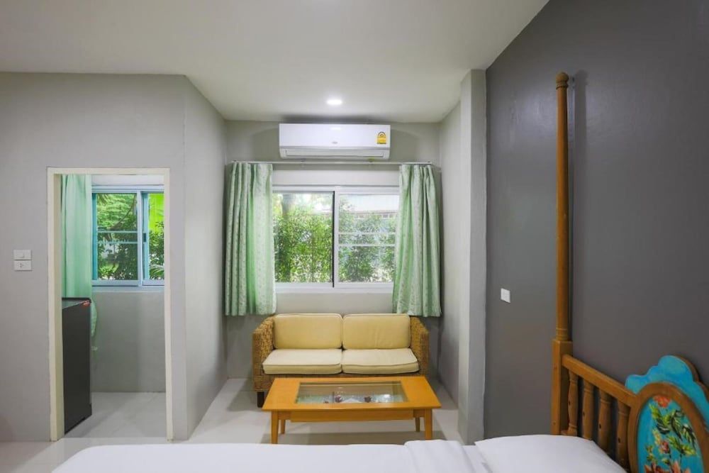 Phuket Nonnita Boutique Resort Deluxe Quadruple Room 3
