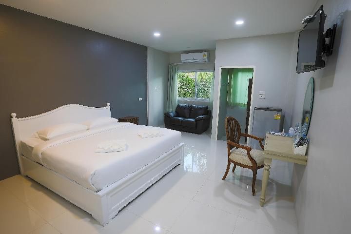 Phuket Nonnita Boutique Resort Deluxe King Room 5