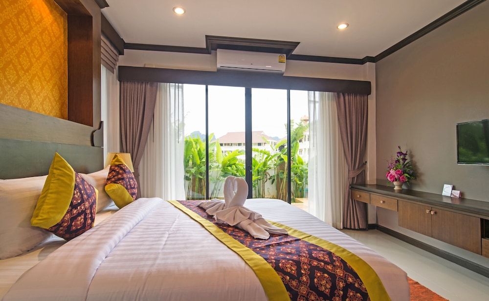 undefined Baan Ari 6