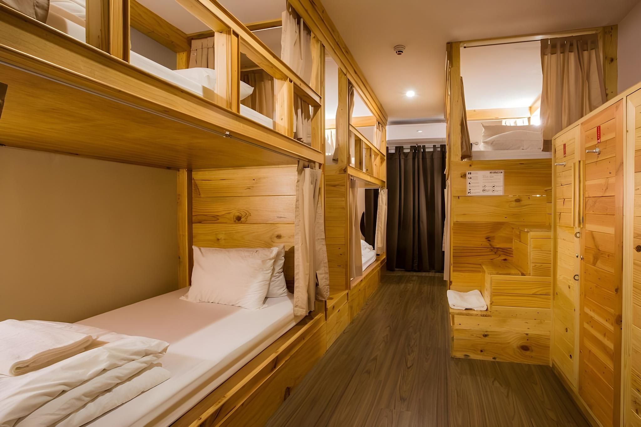 1 bed in 6-bed female dormitory