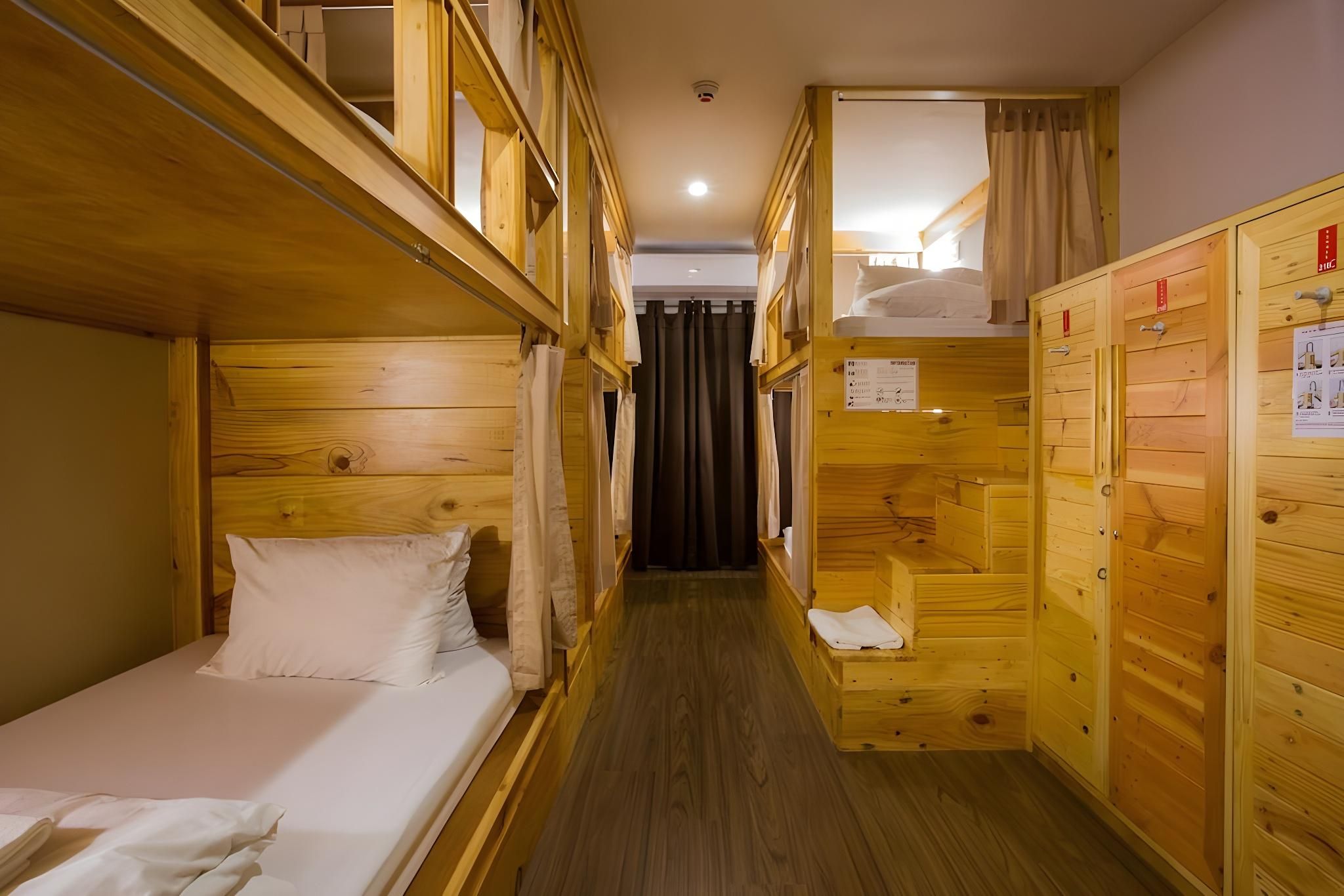 1 bed in 6-bed female dormitory