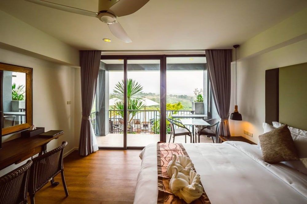 Monte Vista Chalet Luxury Studio Suite, 1 Bedroom, Pool Access, Hill View