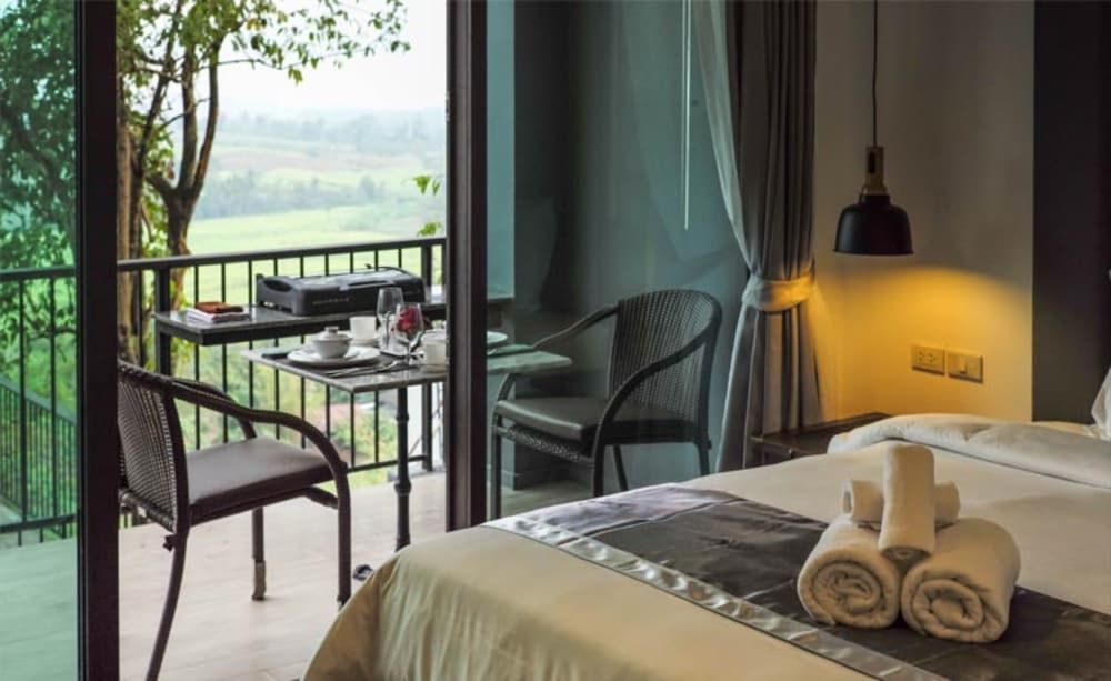 Monte Vista Chalet Luxury Studio Suite, 1 Bedroom, Pool Access, Hill View 2