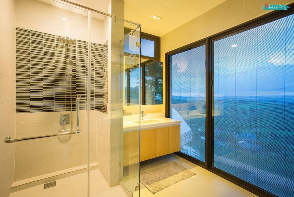 Monte Vista Chalet Luxury House, 4 Bedrooms, Club Lounge Access, Hill View 13