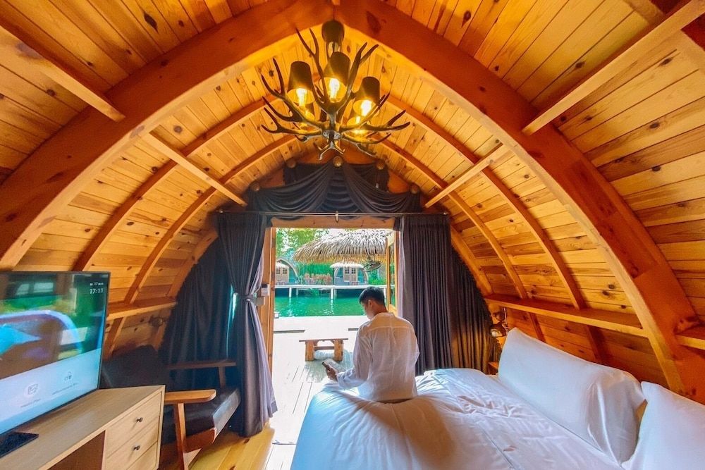 Khum Damnoen Resort Lake Villa