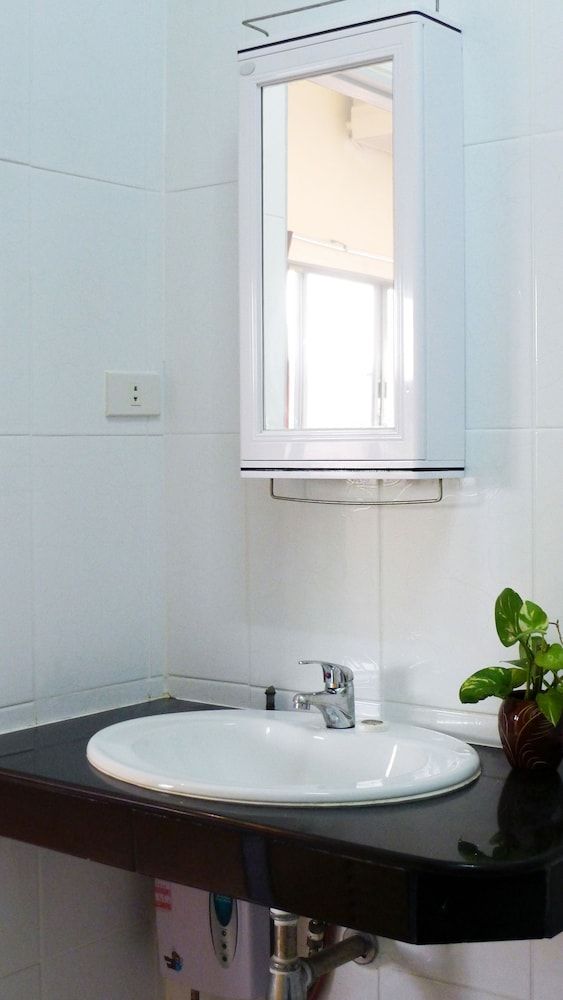 Metro Apartments Standard Double Room 7