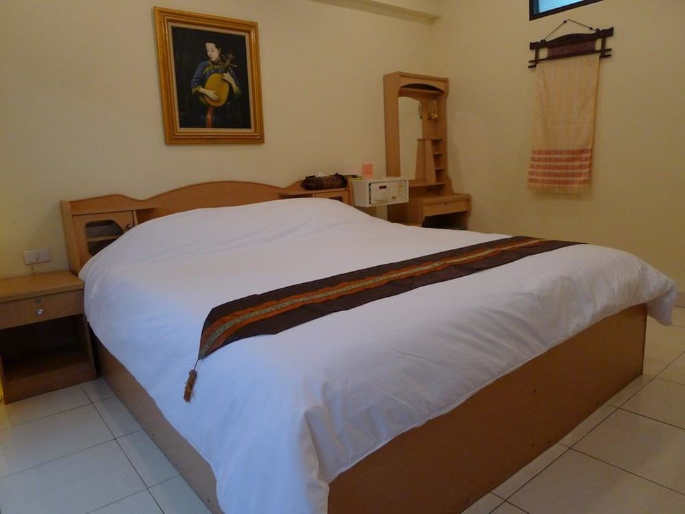 Metro Apartments Standard Double Room 2