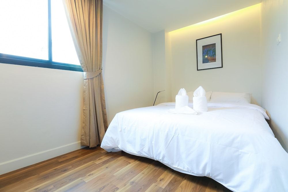 Metro Hotel Superior Double Room 2