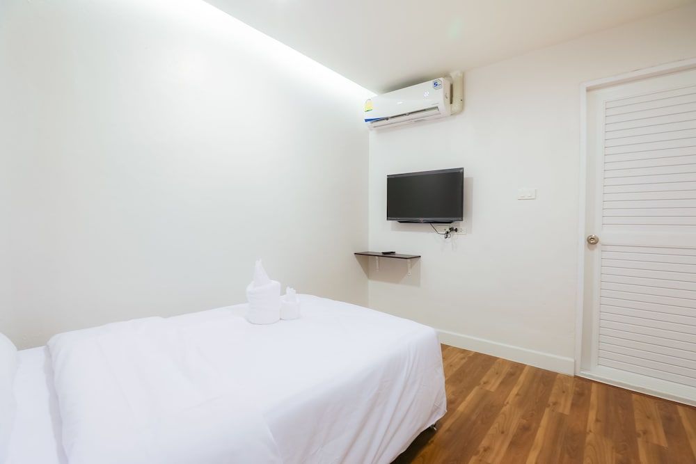 undefined Metro Hotel 5