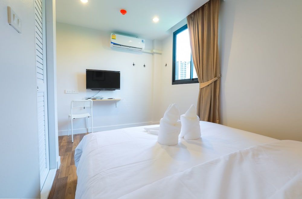 Metro Hotel Superior Double Room 3