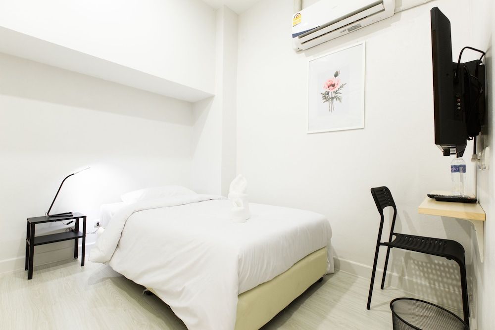 undefined Metro Hotel 3