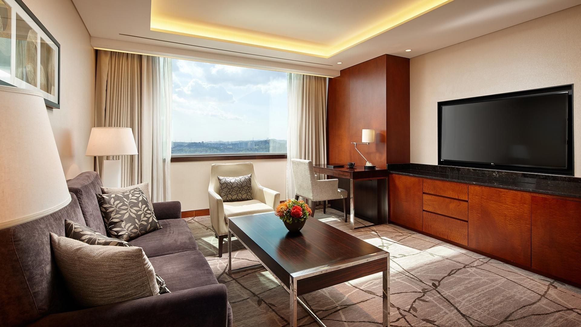 Breakfast and Club lounge Included - DELUXE SUITE DOUBLE