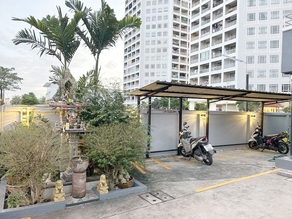 undefined Goody Hotel 4